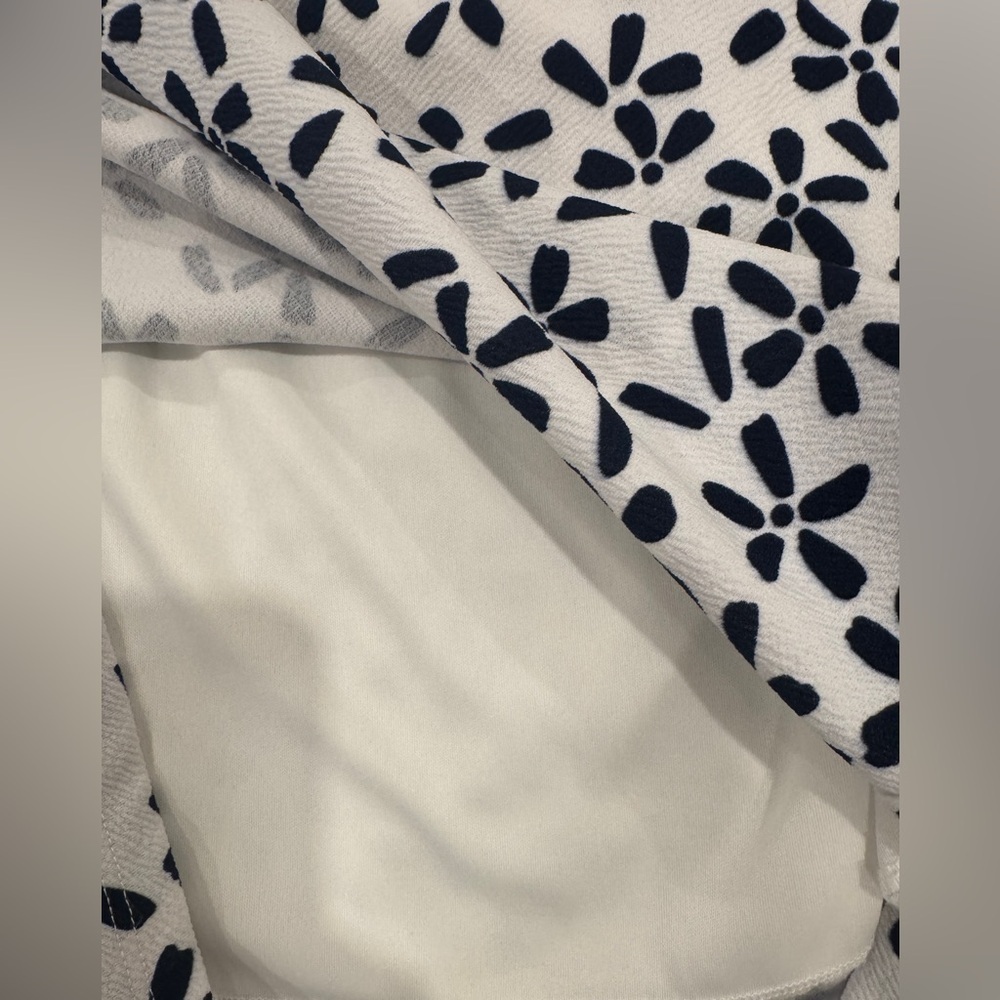 Le Lis Collection Cream & Black Floral A-Line Skirt – Size Small - Picture 4 of 4